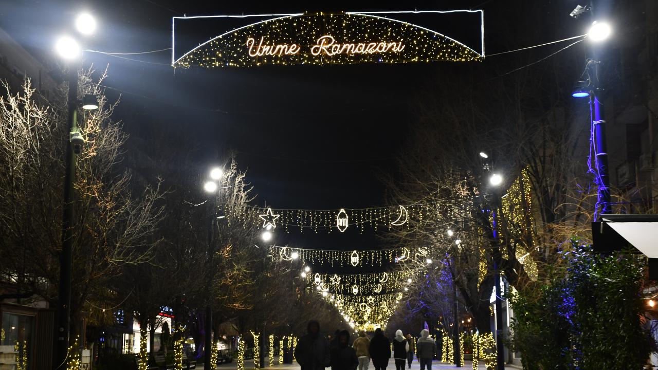 Kosova ramazan vesilesiyle süslendi