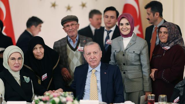 Cumhurbaşkanı Erdoğan, şehit aileleriyle iftar programında buluştu
