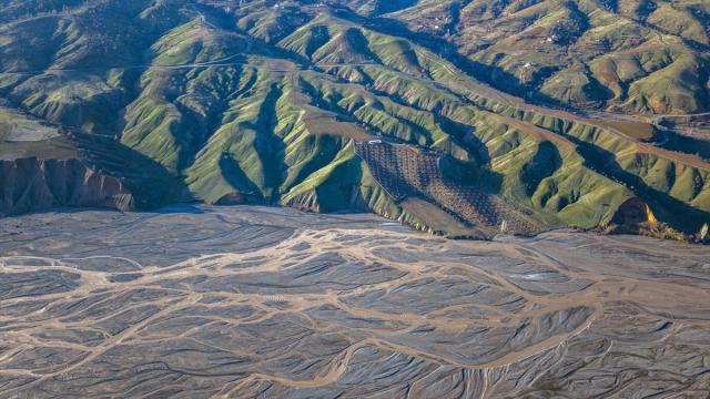 Şiro Çayı eriyen kar sularını Fırat Nehri’ne taşıyor