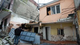 İzmir'de tünel inşaatında evleri zarar gören mahalleliden belediyeye tepki