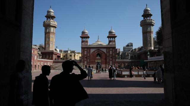 Babürlerin motifleriyle ünlü mabedi: Vezir Han Camii