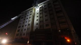 Hatay'da 8 katlı binada yangın: 13 kişi dumandan etkilendi