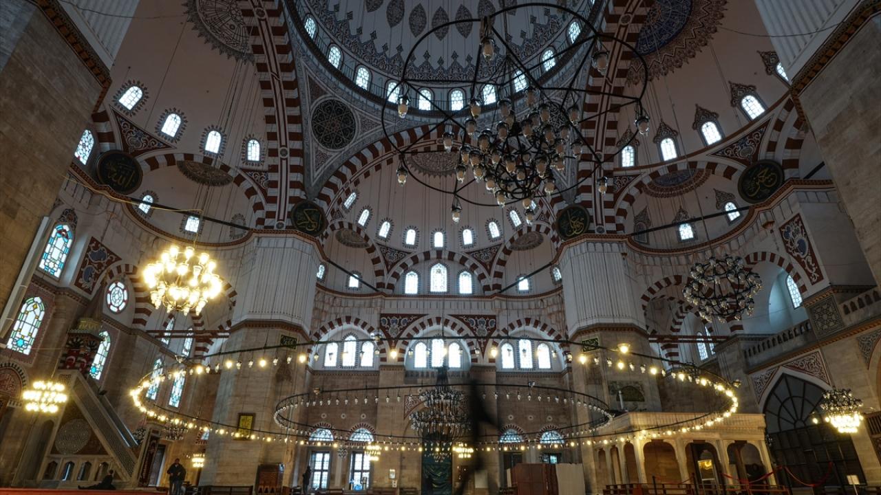 Cami merkezli Osmanlı külliyesi