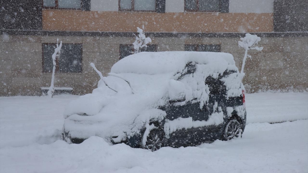Yurdun bazı kesimlerinde kar etkili oldu