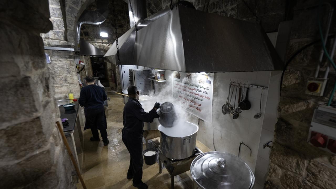 Gelenek hayırseverlerin desteğiyle devam ediyor