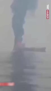 İran, Hürmüz Boğazı'ndan geçmeye çalışan bir petrol tankerini vurdu