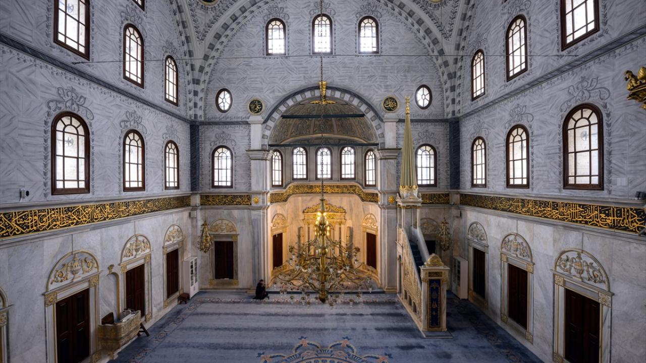 "Hat sanatında celi sülüsün seçkin örneği"