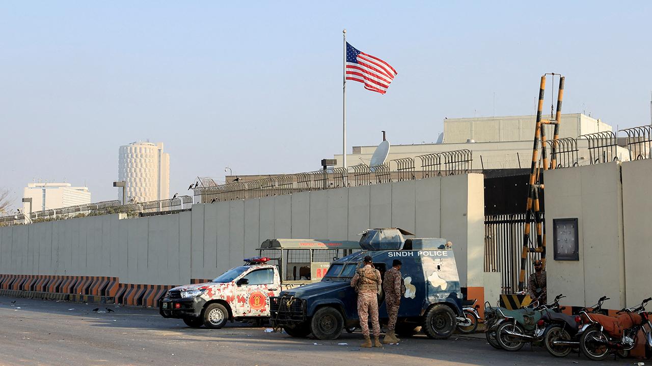 ABD birlikleri, Karaçi’deki konsolosluğa saldıran protestoculara ateş açtı