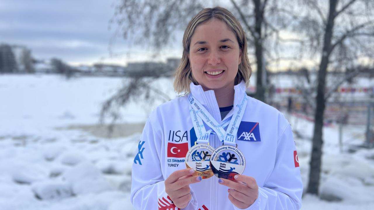 Ultra maraton yüzücüsü Bengisu Avcı’dan dünya rekoru