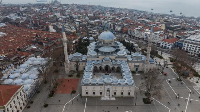 Tarihi yarımadadaki Beyazıt Camii, Osmanlının klasik mimarisini yansıtıyor