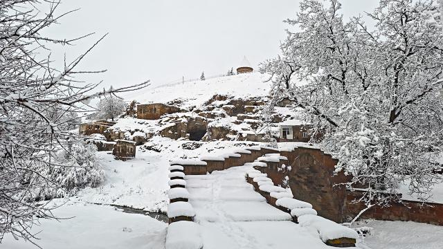 Dünyanın en büyük Türk-İslam mezarlıklarından biri kar altında