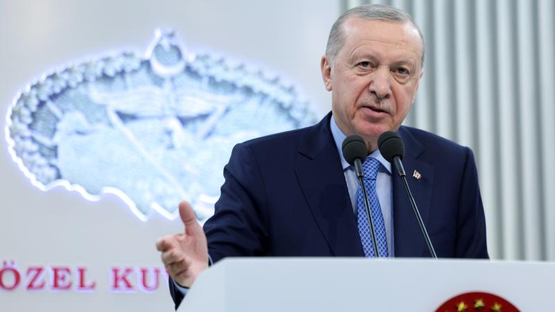 أردوغان من مقر "القوات الخاصة": تدخلنا الفوري لردع الصاروخ الإيراني تم بالتشاور مع الناتو.. وتحذيراتنا كانت "في غاية الوضوح"