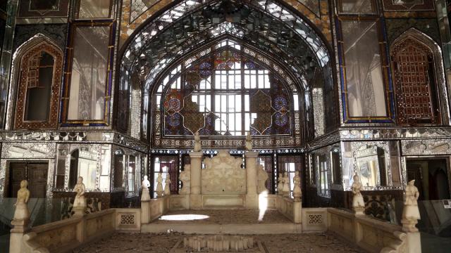 İsrail ve ABD’nin Tahran’daki saldırılarında hasar gören Gülistan Sarayı’nı görüntülendi