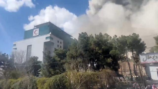 İran Kızılayı: ABD-İsrail, Tahran'daki Kızılay binasını ve hastanelerin çevresini vuruyor