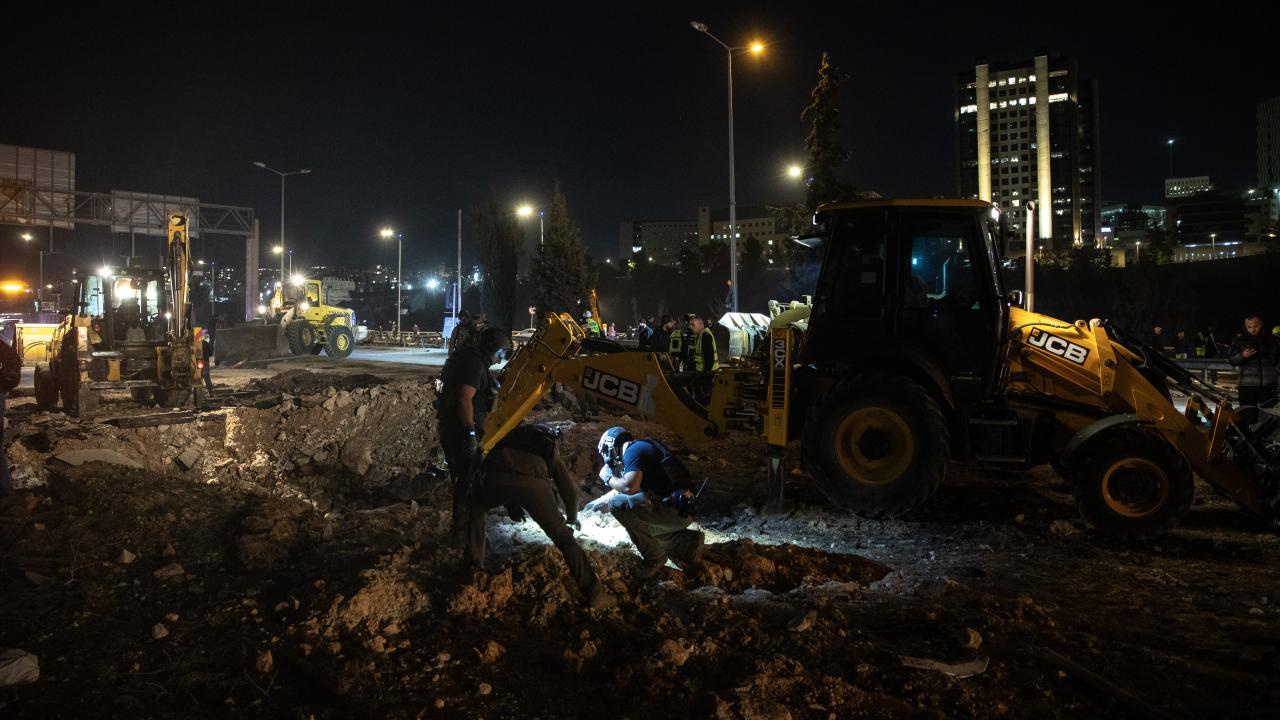 İran'dan atılan füze Kudüs'te yola isabet etti