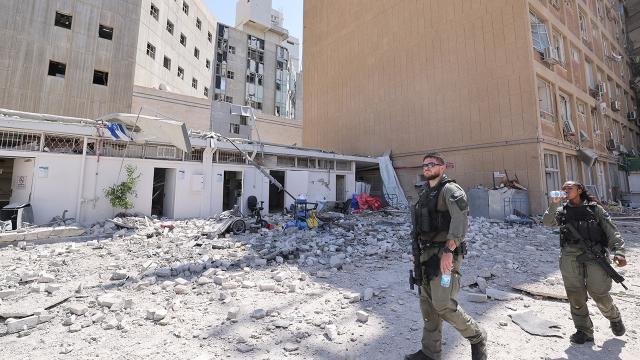 İran, İsrail'e Yönelik Saldırılarında Tel Aviv'de 4 Kişiyi Yaraladı
