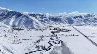 Bitlis'te karla kaplanan menderesler güzel görüntüler oluşturdu