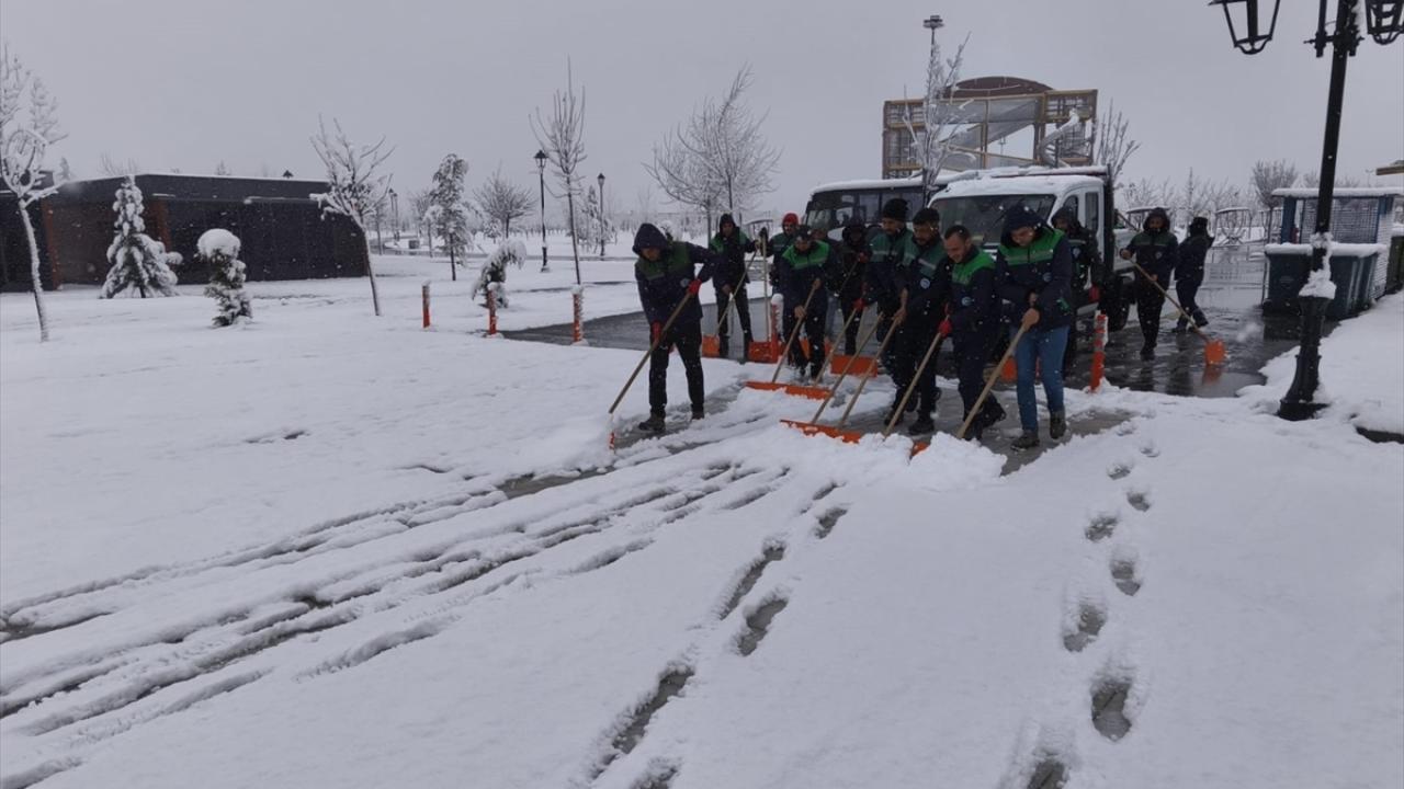 Yurdun bazı kesimlerinde kar etkili oldu