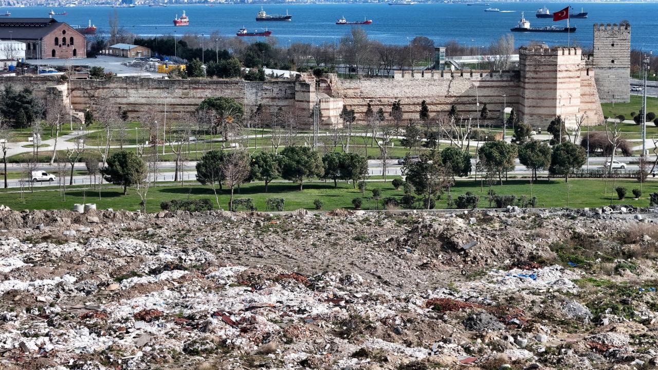 Kazlıçeşme Meydanı İBB ve İSKİ'nin döküm sahası oldu