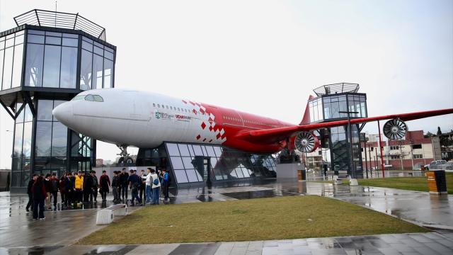 Uçuş ömrünü tamamlamış uçak "bilim merkezi" olarak havacılık meraklılarının hizmetinde