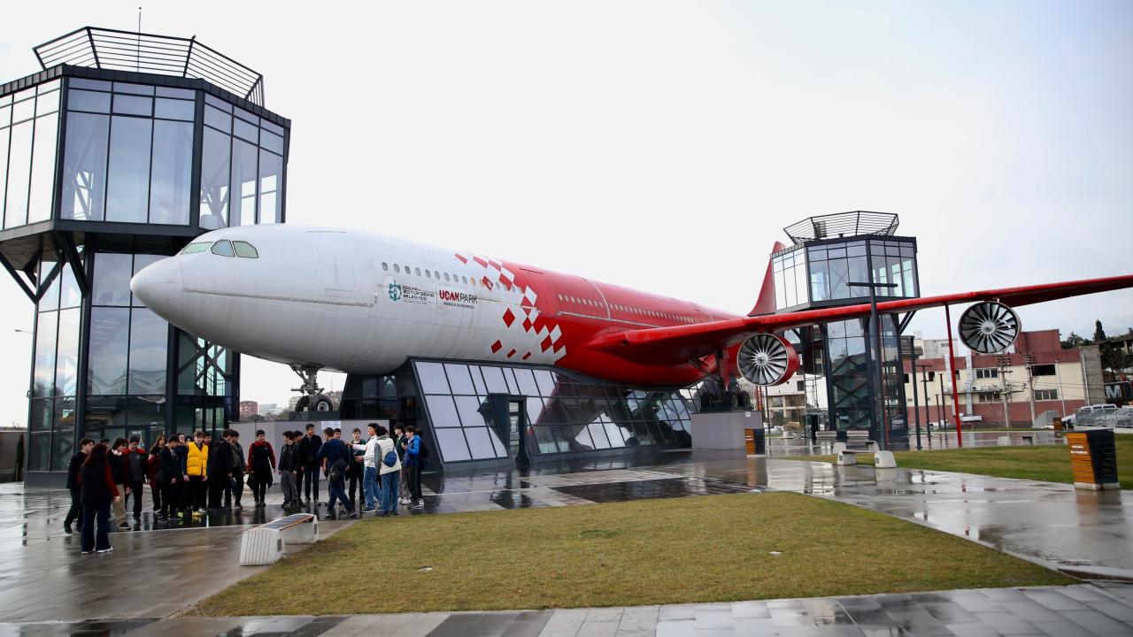 Emekli uçak ‘bilim merkezi’ olarak havacılık meraklılarını ağırlıyor