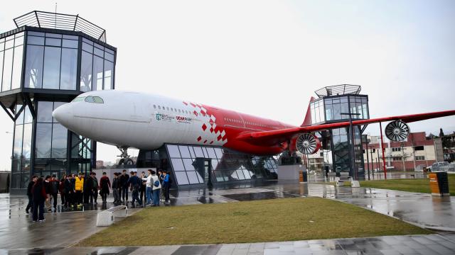 Kocaeli'de Uçuş Ömrünü Tamamlamış Uçak, Havacılık Bilim Merkezi Olarak Hizmete Açıldı