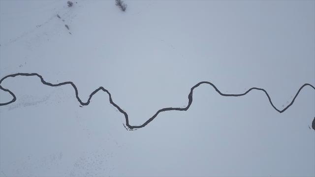 Bayburt'ta menderesler karla kaplandı