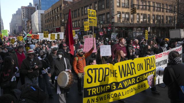 New York'ta İran'a saldırılar protesto edildi