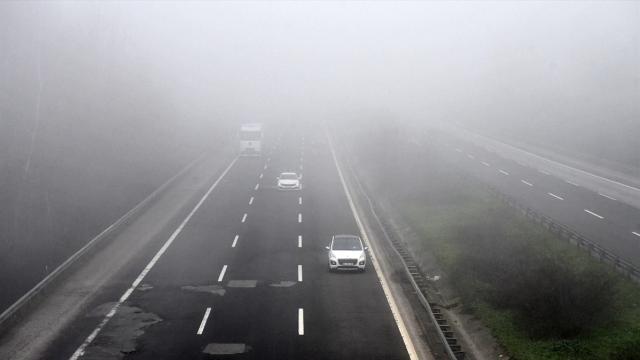 Anadolu Otoyolu'nun Düzce kesiminde sis etkili oldu