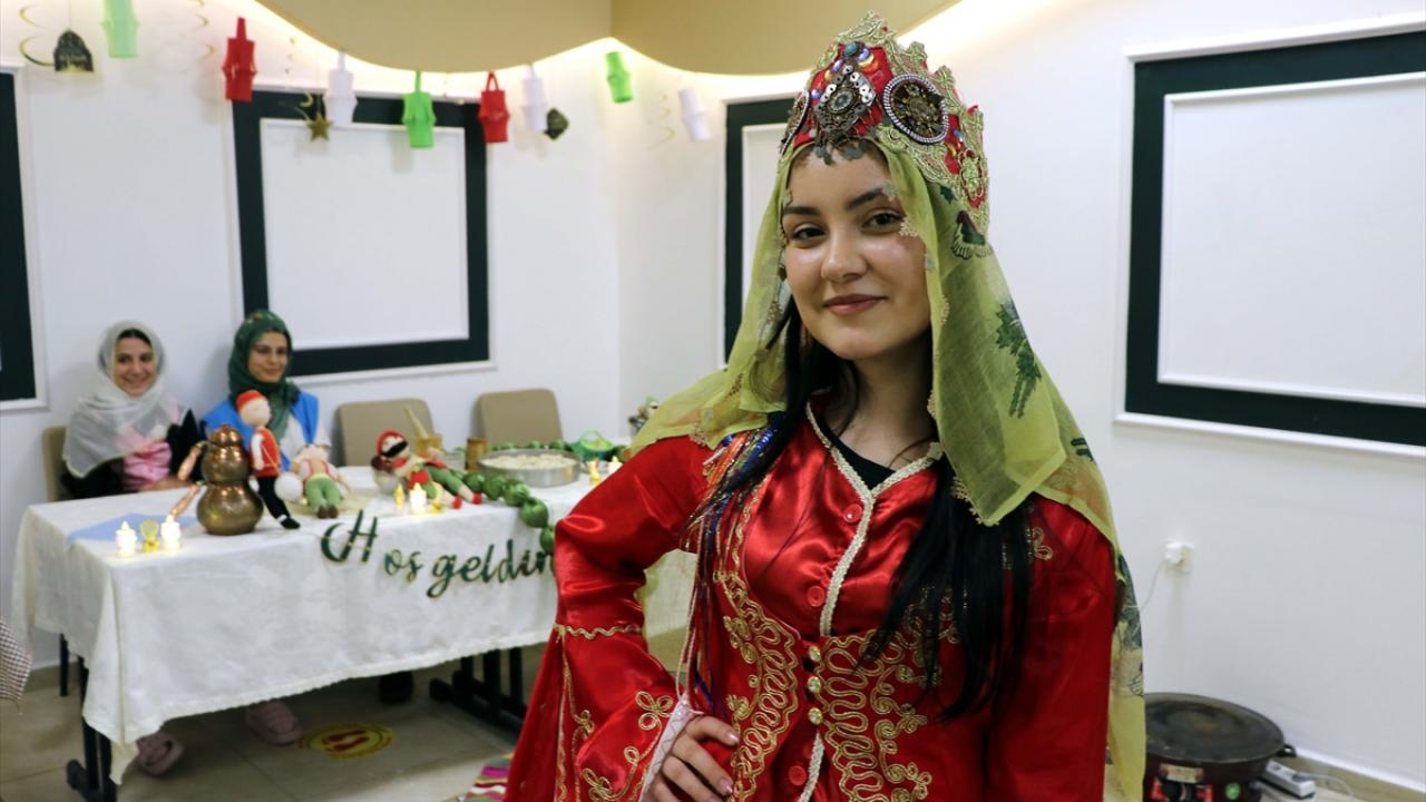 "Yaşadığım şehrin kültürünü de öğreniyorum"