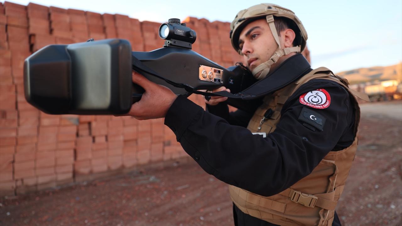 "Artık mesele sadece görmek değil, görünmeden etkisiz hale getirmektir"