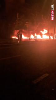 İran'daki petrol depolarına saldırısı sonrası, yangın civardaki yollara sıçradı