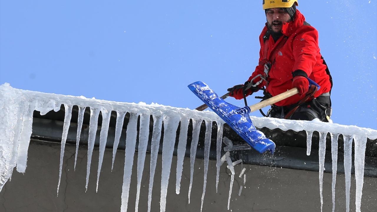 Vatandaşların kendilerine ip bağlayıp yükseğe çıkması çok tehlikeli