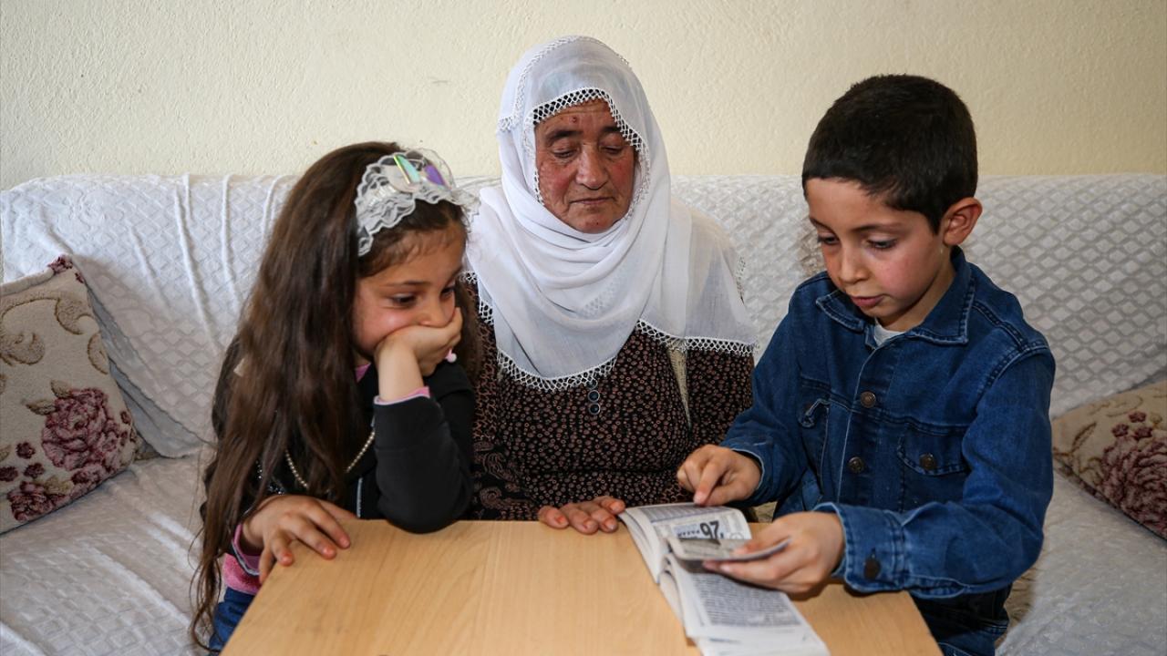 "Okuma yazma bilmeyen annem, Ada sayesinde öğrenmeye başladı"