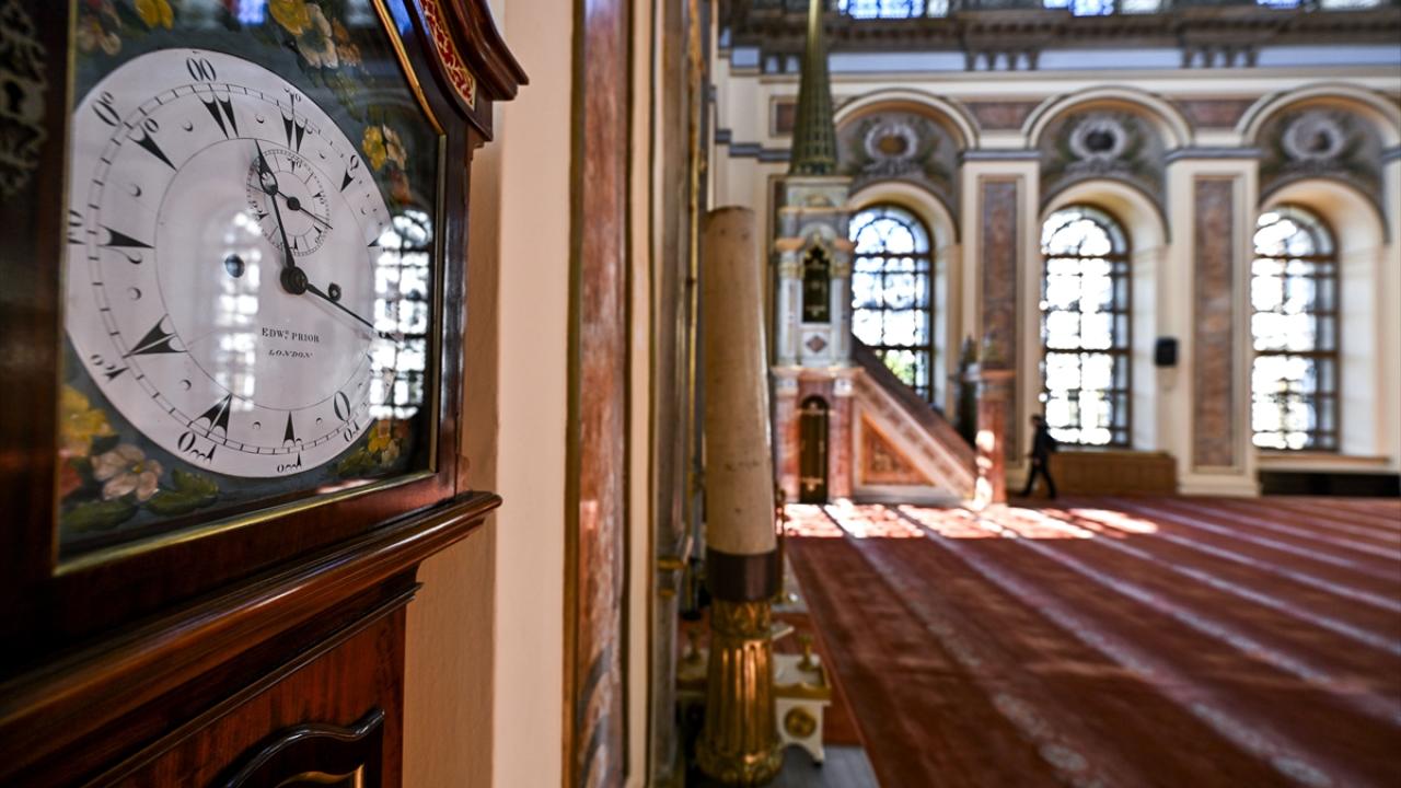 "Batı`dan gelen üsluplar olduğu gibi taklit edilmiyor, eklektik özellikler taşıyor"