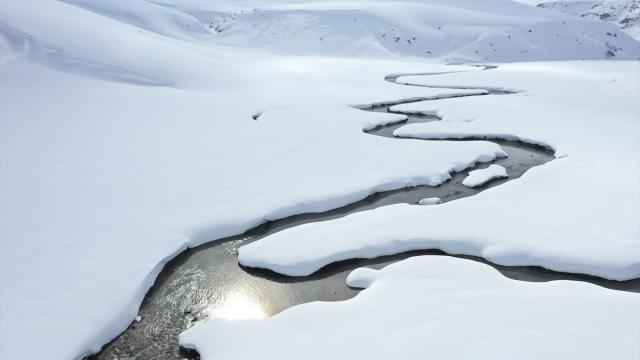 Ağrı'da karla kaplı menderesler havadan görüntülendi