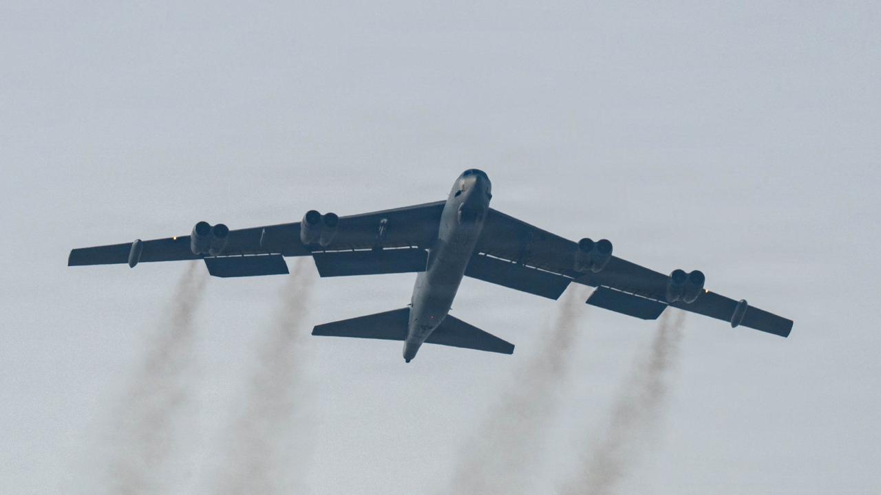 ABD’ye ait B52 bombardıman uçakları İngiltere’deki RAF Fairford Üssü’ne ulaştı