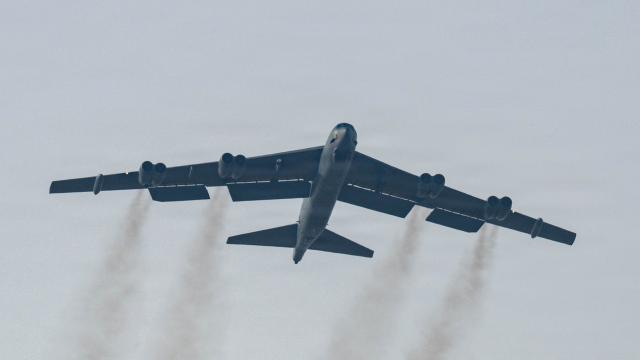 ABD'ye Ait B-52 Bombardıman Uçakları İngiltere'deki RAF Fairford Üssü'ne Konuşlandırıldı