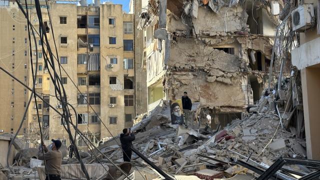 İsrail'in, Beyrut'a düzenlediği saldırılarda çok sayıda binada hasar oluştu