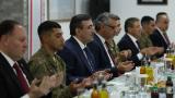 Cumhurbaşkanı Yardımcısı Yılmaz, KKTC'de Mehmetçikle iftar yaptı