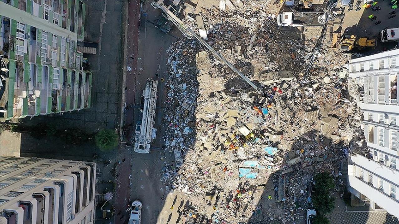 Depremde 10 kişiye mezar olan Belük Apartmanı ruhsatsız inşa edilmiş