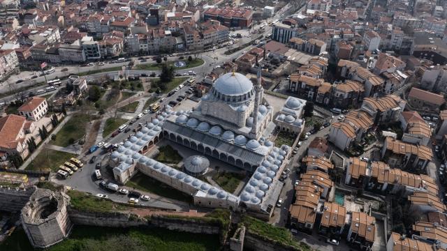 Yeditepe'nin en yükseğinde bir selatin eser: Edirnekapı Mihrimah Sultan Camii