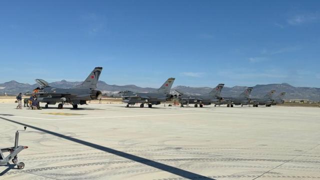 Türkiye, Kuzey Kıbrıs'a F-16 Savaş Uçakları Gönderdi, Yunanistan'da Endişe Yarattı