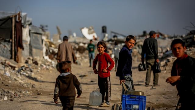 Cibaliye Mülteci Kampı’nda enkaz arasında yaşam mücadelesi