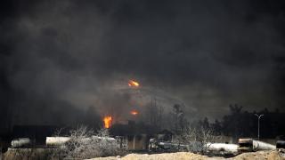 ABD-İsrail'in vurduğu, İran'daki petrol deposundan duman yükselmeye devam ediyor