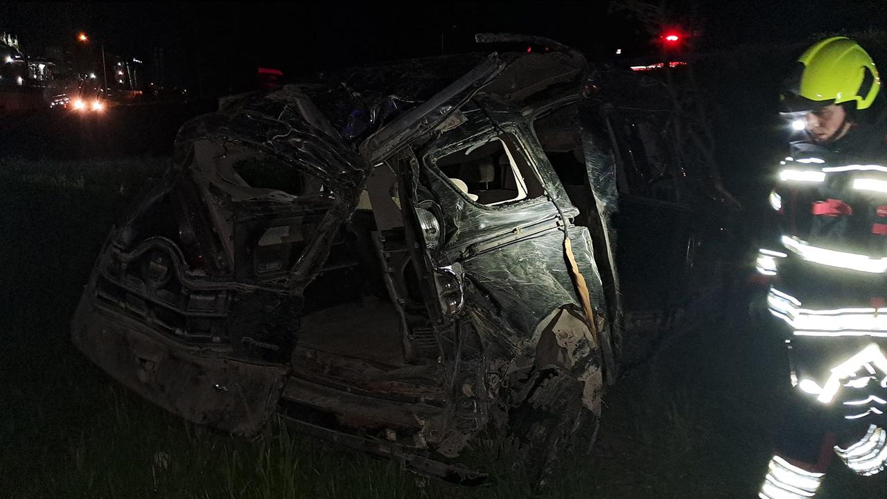 Balıkesir’de otomobil şarampole devrildi: 1 ölü, 6 yaralı