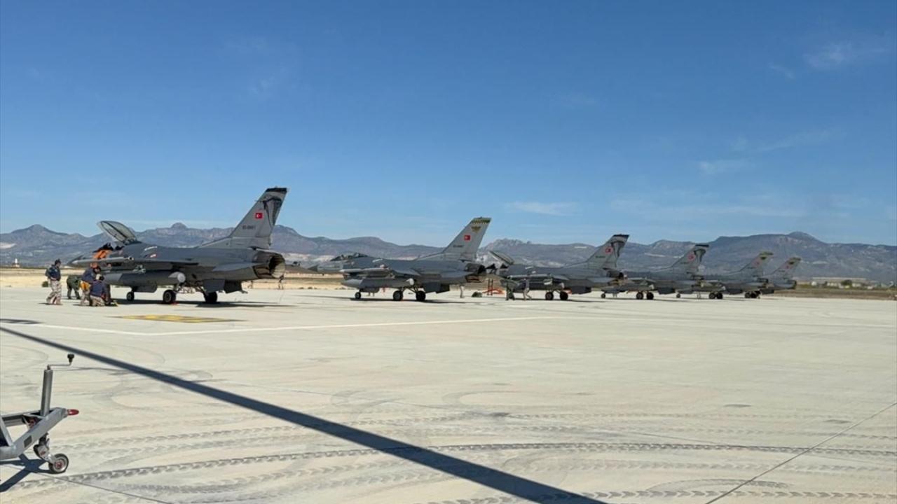 6 Türk F-16'sı KKTC'ye konuşlandırıldı