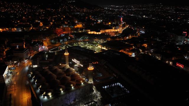 400 yıllık gelenek Ulu Cami’yi aydınlattı