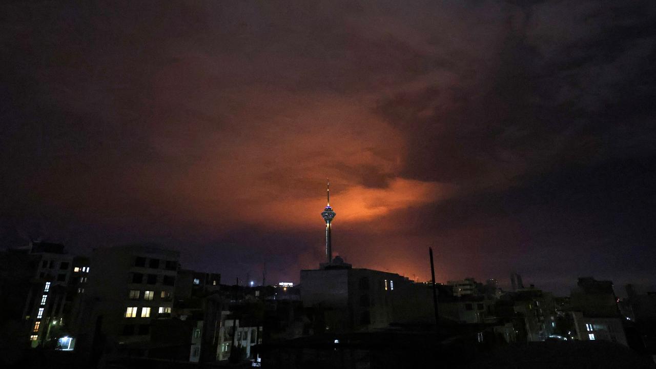 İran medyası: Tahran’da patlama sesleri duyuldu