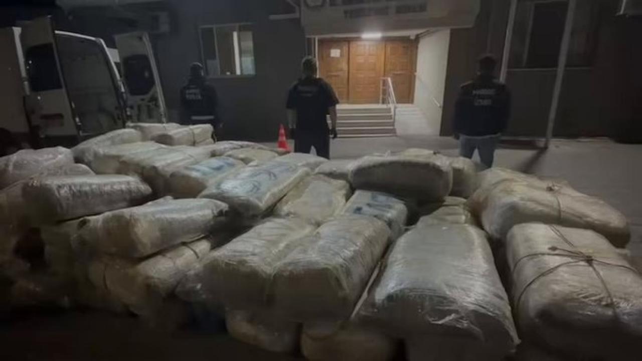 İzmir’de 1 ton 346 kilogram uyuşturucu ele geçirildi